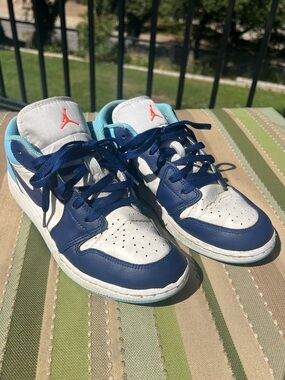 Jordan Kids Blue and White Low-Top Sneakers with Coral Jumpman